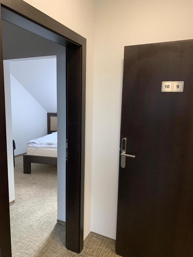 Penzion U Broucka Milevsko Bagian luar foto