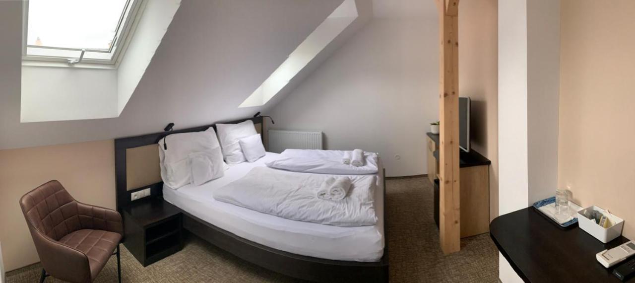 Penzion U Broucka Milevsko Bagian luar foto
