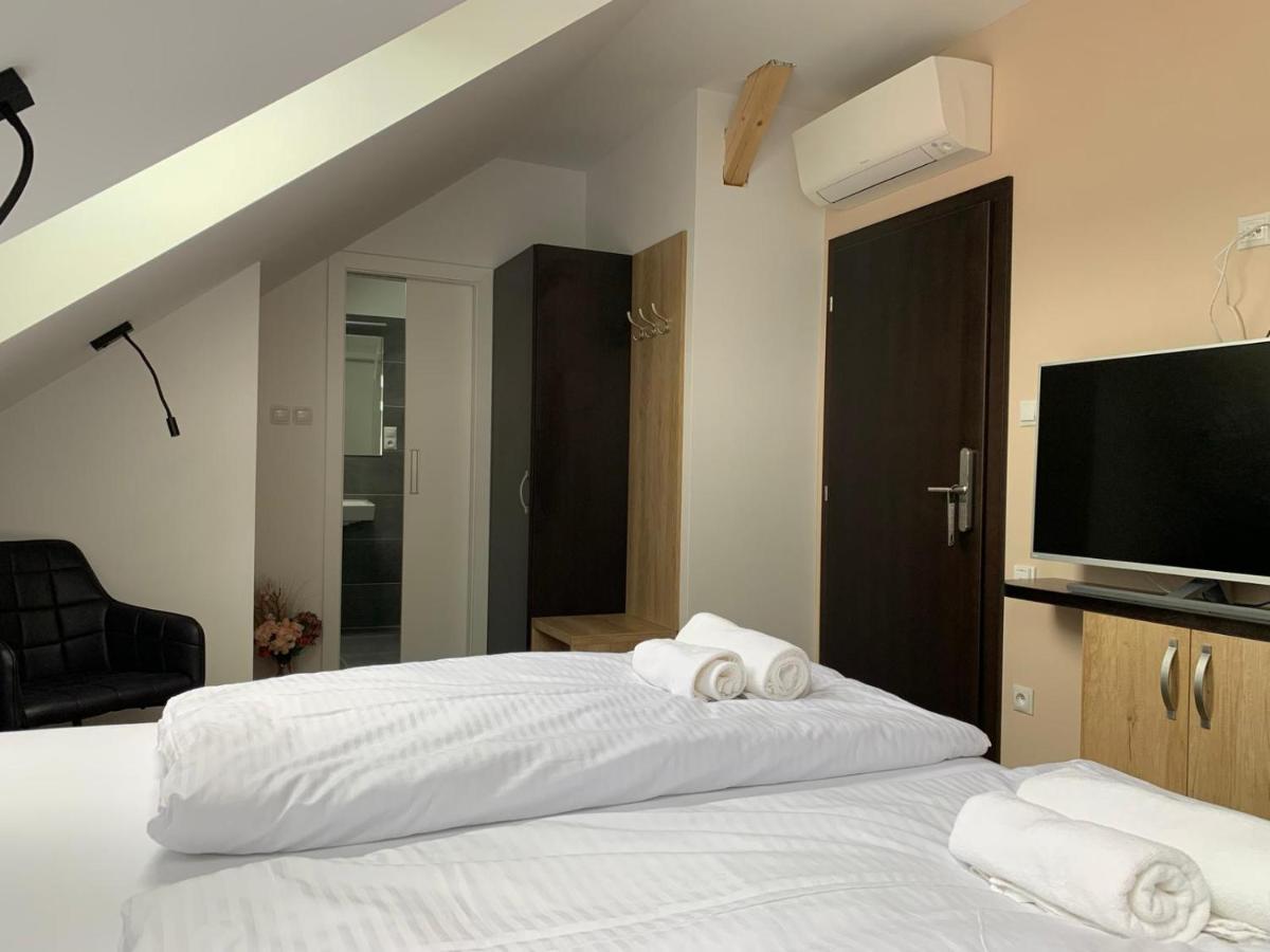 Penzion U Broucka Milevsko Bagian luar foto