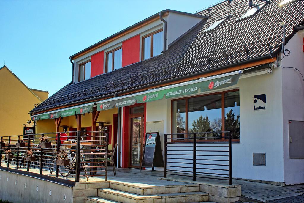 Penzion U Broucka Milevsko Bagian luar foto